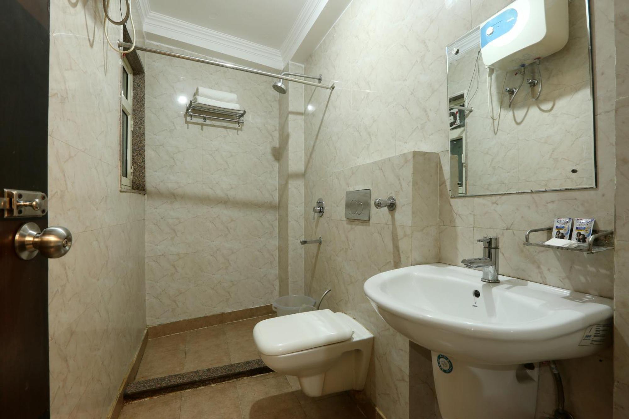 ניו דלהי Hotel Skywood At Airport מראה חיצוני תמונה